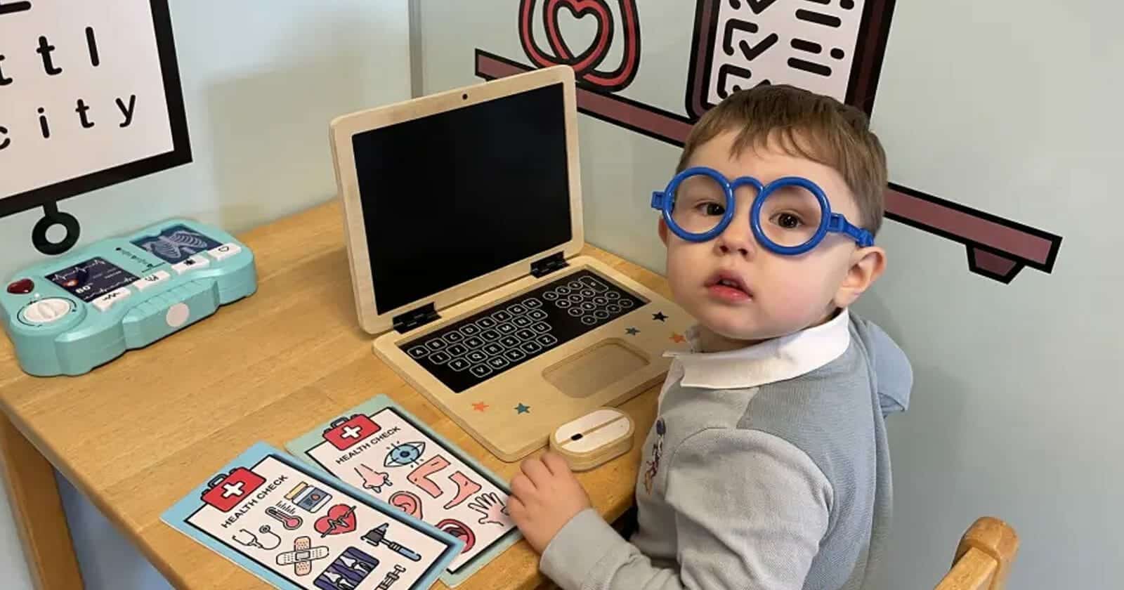 يجيد العد بـ7 لغات..طفل بريطاني عمره 3 سنوات يصبح أصغر عضو في جمعية للعباقرة يجيد العد بـ7 لغات..طفل بريطاني عمره 3 سنوات يصبح أصغر عضو في جمعية للعباقرة watanserb.com