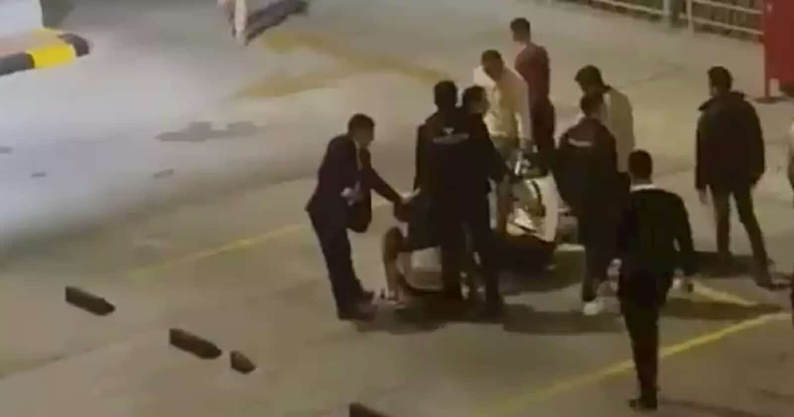 كافيهات الإسكندرية تمنع دخول الكويتيين بعد واقعة سحل الأمن المصري لعدد من الطلبة كافيهات الإسكندرية تمنع الكويتيين watanserb.com