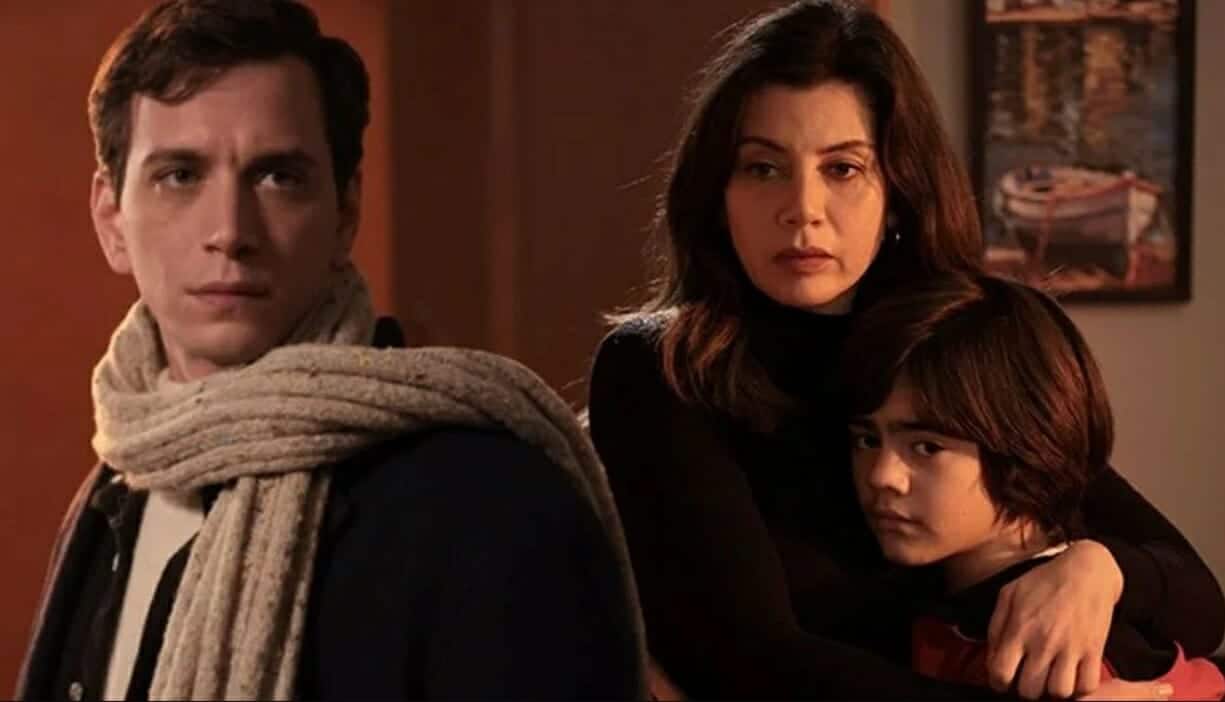 مراهقة ترضع شقيقها في مسلسل عمر التركي .. فيديو المشهد الذي أثار ضجة! مسلسل عمر watanserb.com