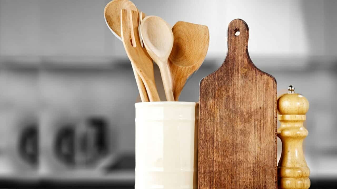 يجب تنظيف أدوات المطبخ الخشبية جيدا