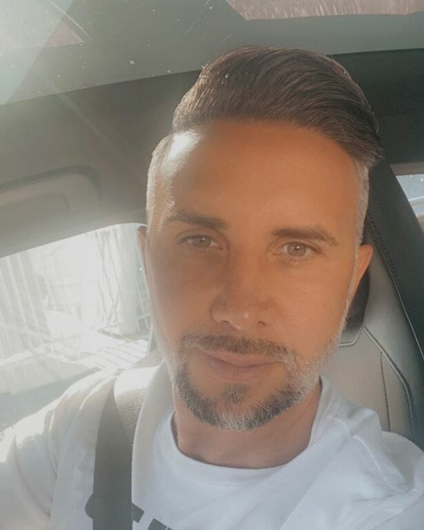 يقول كيران لي إنه كان بإمكانه قتل النجمة الإباحية الأسطورية أنجيلا وايت بعد أول ممارسة جنسية لها