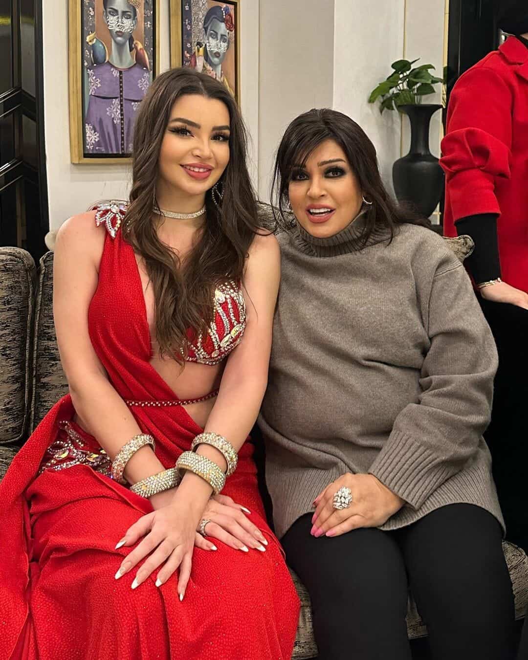 الراقصة الروسية جوهرة عن حبها للفنانة المصرية فيفي عبده