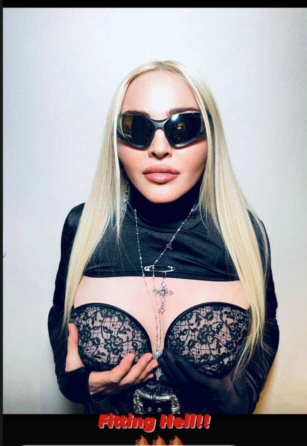 ورد أن مادونا قامت بتأمين ثديها مقابل 1.2 مليون جنيه إسترليني