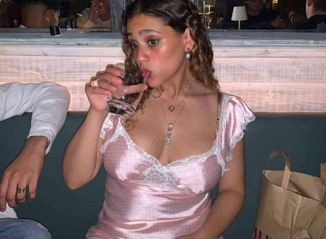 ابنة عمرو دياب تتحدث عن الصورة الإباحية لأول مرة! (شاهد) ابنة عمرو دياب تتحدث عن الصورة الإباحية لأول مرة! (شاهد) watanserb.com