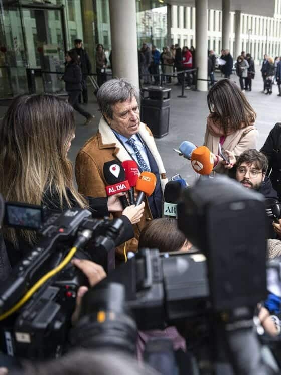 رامون تامبوريرو في المحكمة في ديسمبر الماضي عندما وقع الزوجان اتفاق الانفصال. 