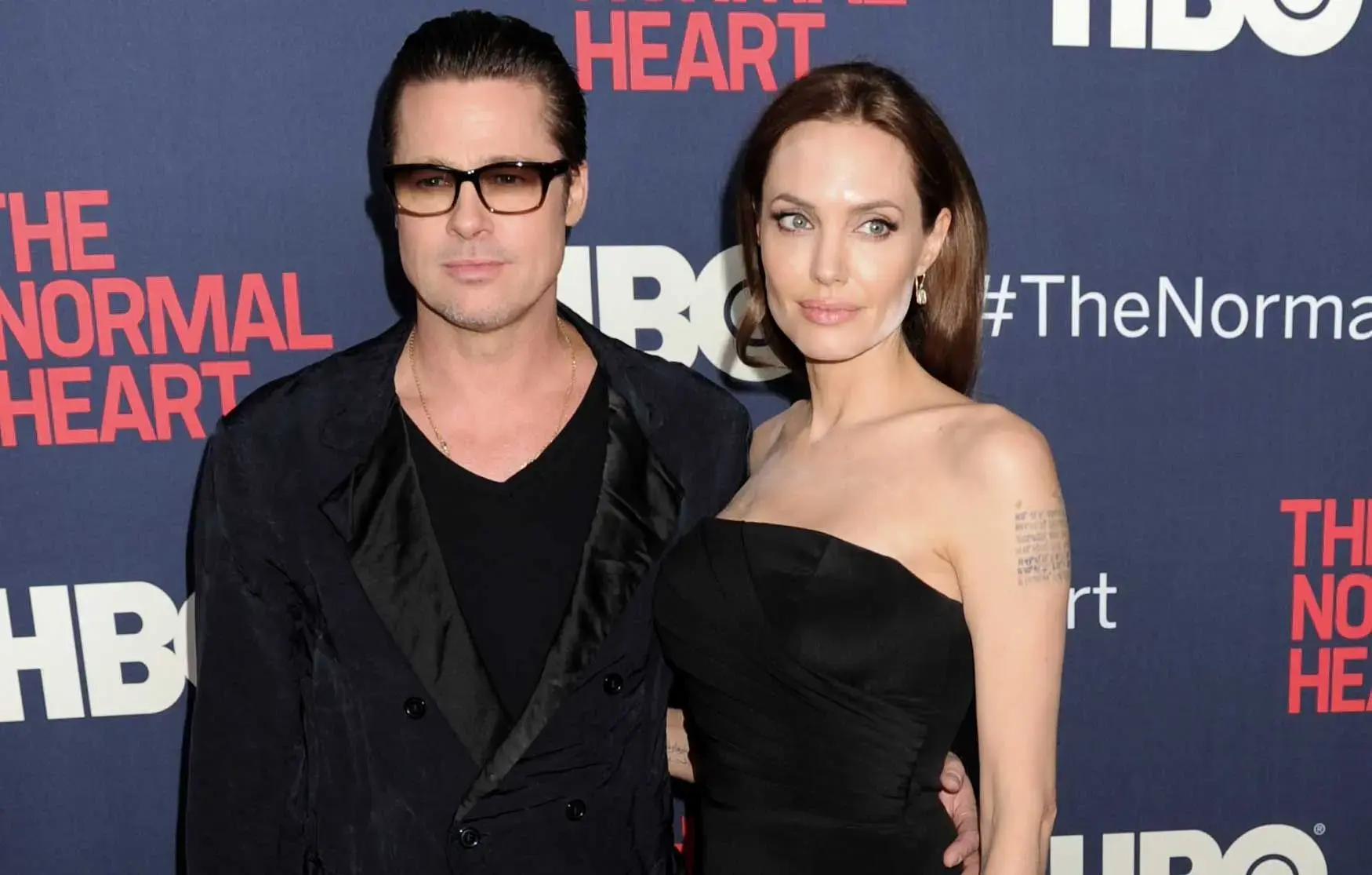 إصدار 164 صفحة من إف بي آي يكشف تفاصيل عن حادثة عنف براد بيت مع أنجلينا جولي على الطائرة عنف براد بيت مع أنجلينا جولي على الطائرة.. "إف بي آي" يصدر 164 صفحة حول الأمر! watanserb.com