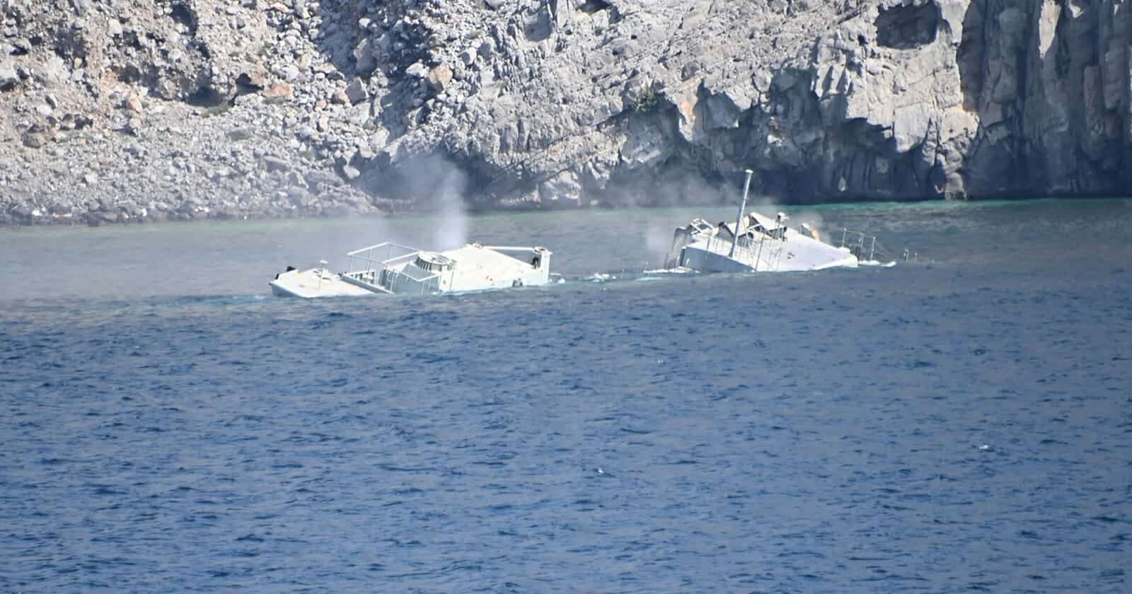 سبب غير مُتوقع وراء إغراق البحرية العمانية لإحدى سفنها (فيديو) إغراق البحرية العمانية watanserb.com