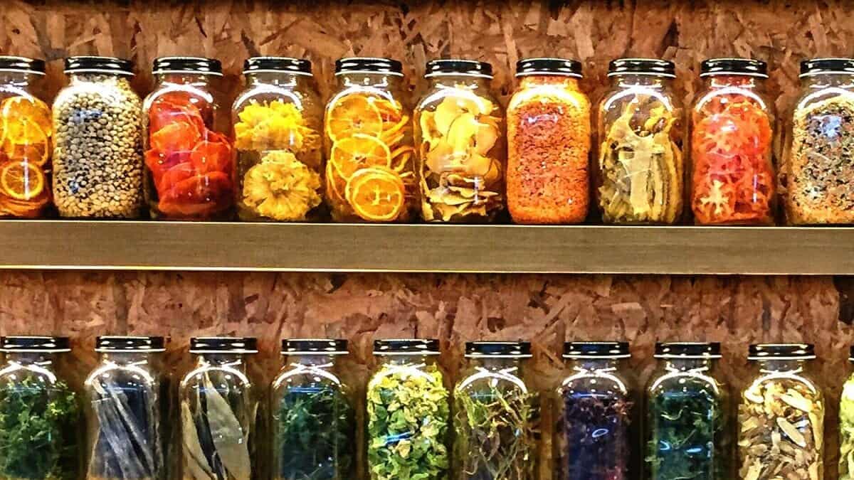 برطمانات التوابل المخزنة في مكان به ضوء أو رطوبة أو حرارة، تفسد في وقت أقرب مما تتوقع