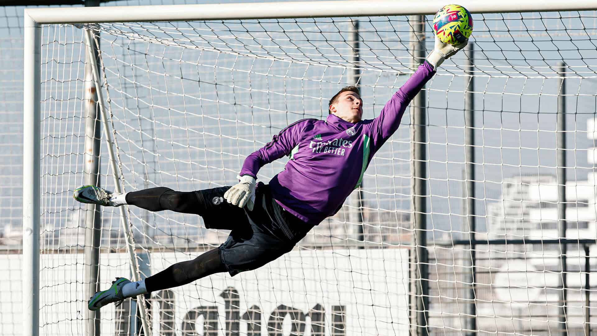 حارس ريال مدريد لونين