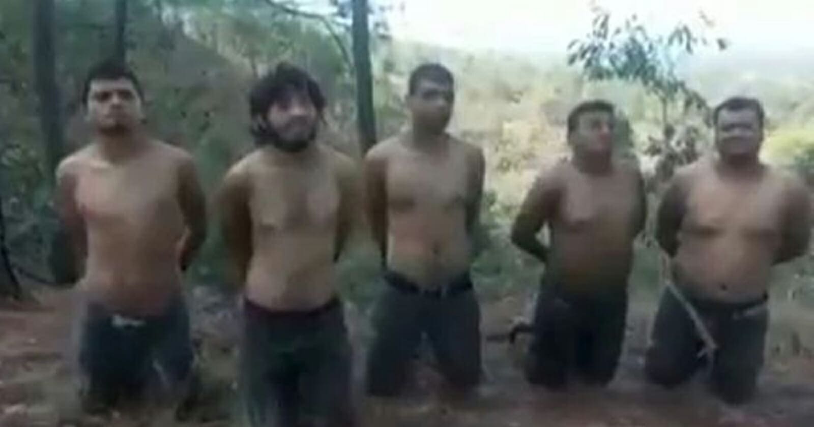 على خطى داعش.. رجال عصابات يجزون رؤوس 5 من عصابة منافسة بالمناجل! (شاهد) رجال عصابات يجزون رؤوس 5 من عصابة watanserb.com