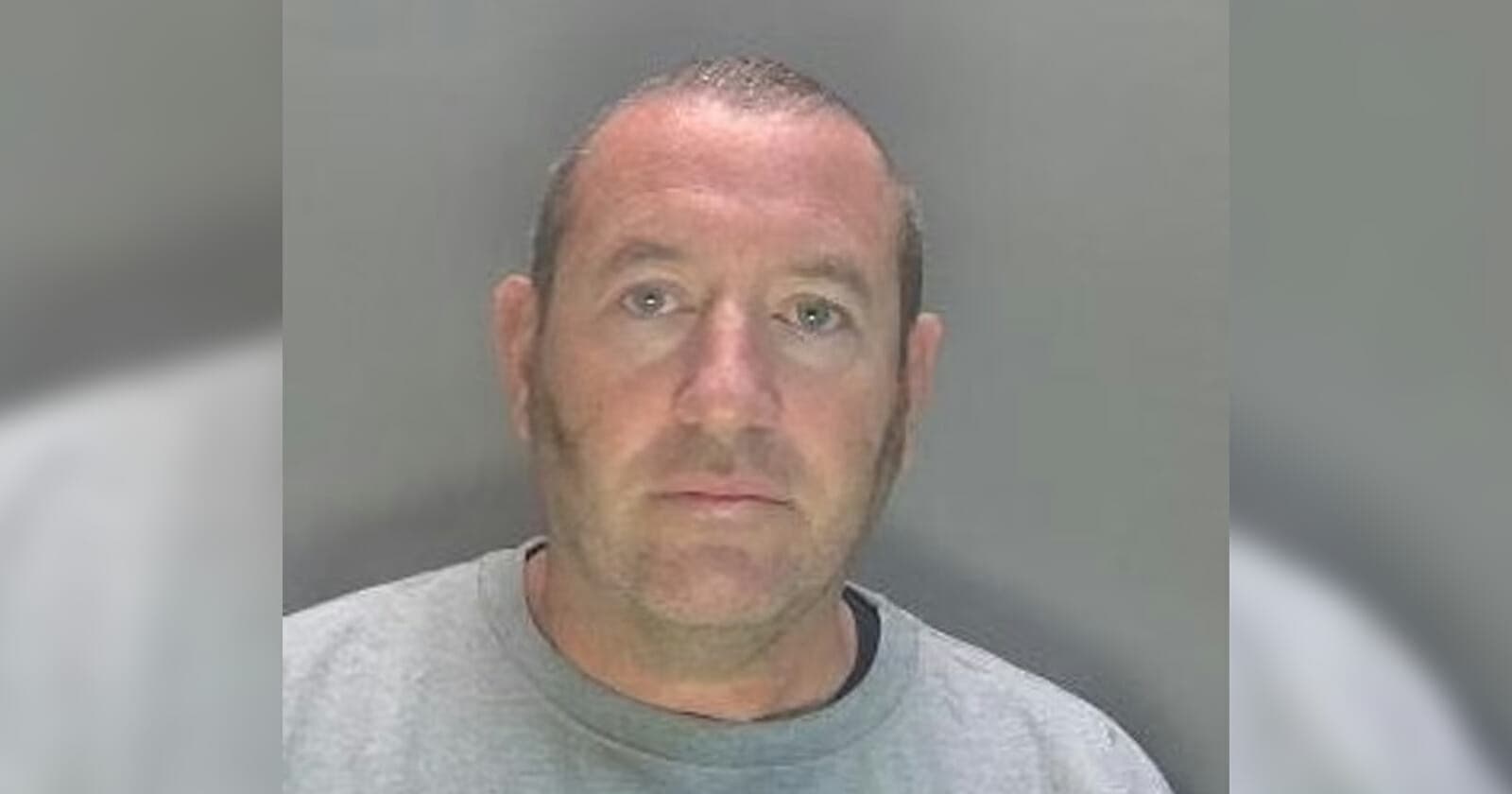 اغتصب 24 امرأة بينهم شرطية.. السجن مدى الحياة لشرطي بريطاني روَّع نساء لندن (شاهد) ضابط شرطة اغتصب 24 إمرأة بينهم شرطية watanserb.com