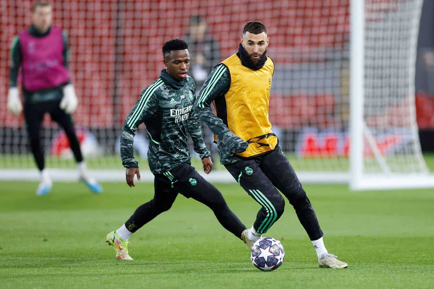 عرض بنزيما للرحيل عن ريال مدريد