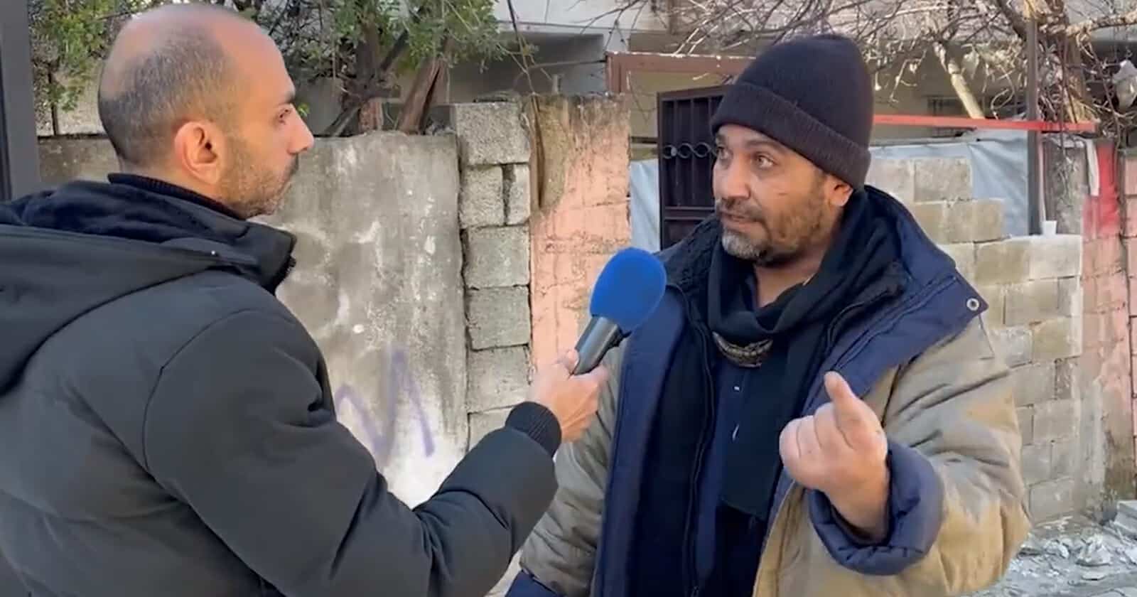 مصري يستغيث لإنقاذ أسرته العالقة