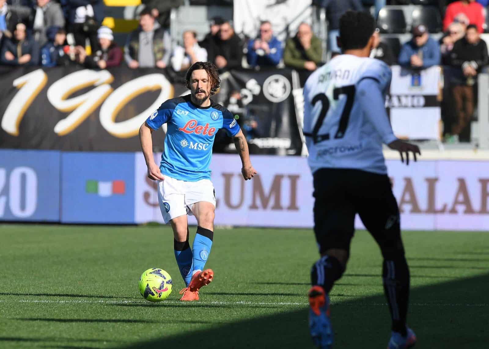 نابولي متصدر الدوري الإيطالي