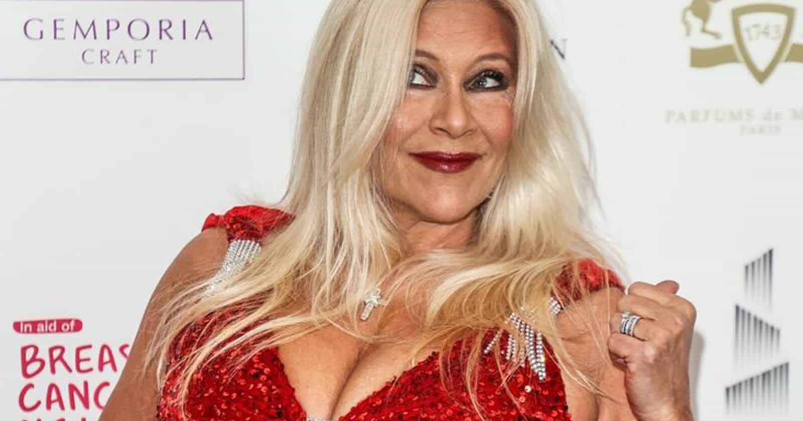 ثدي ومؤخرة وعضو ذكري!.. نجوم عالميون أمنوا على أجزاء من أجسادهم بمبالغ خيالية! (شاهد) نجوم عالميون أمنوا على أجزاء من أجسادهم بمبالغ خيالية! watanserb.com