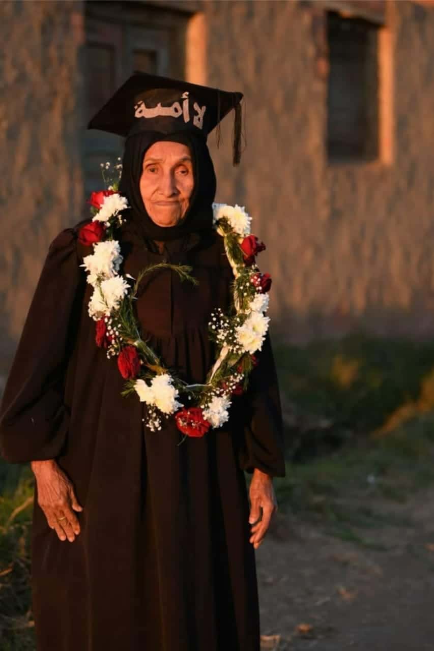 أنجلينا جولي والحاجة زبيدة