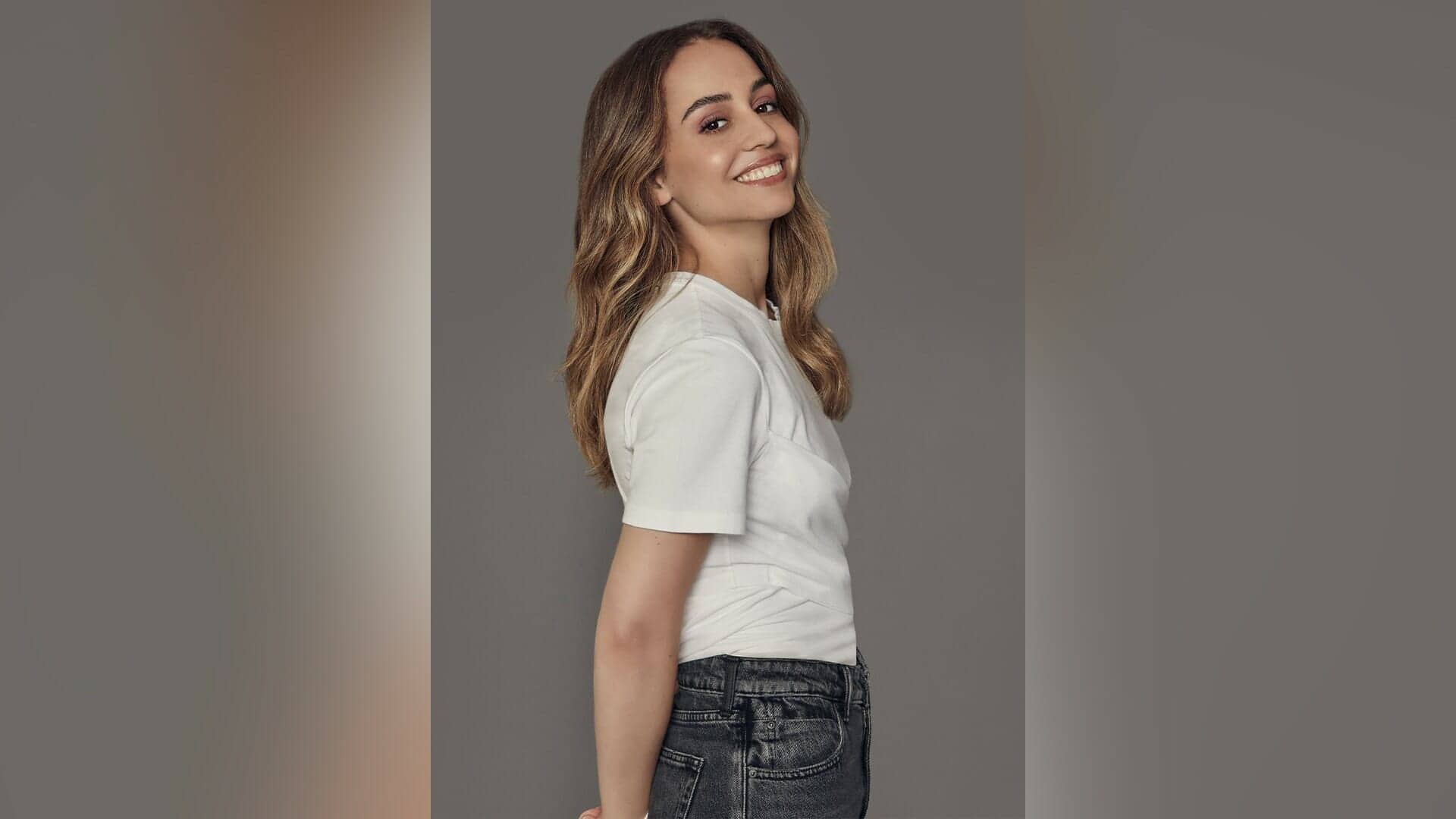 الأميرة إيمان تتألق في حفل حنتها.. وظهور مميز لـ “رجوة آل سيف” (شاهد) الأميرة إيمان تتألق في حفل حنتها.. وظهور مميز لـ "رجوة آل سيف" (شاهد) watanserb.com