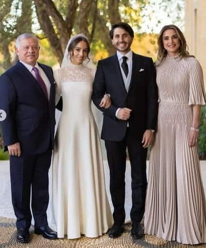 الملكة رانيا متأثرة وكادت تبكي في وداع الأميرة إيمان بحفل زفافها