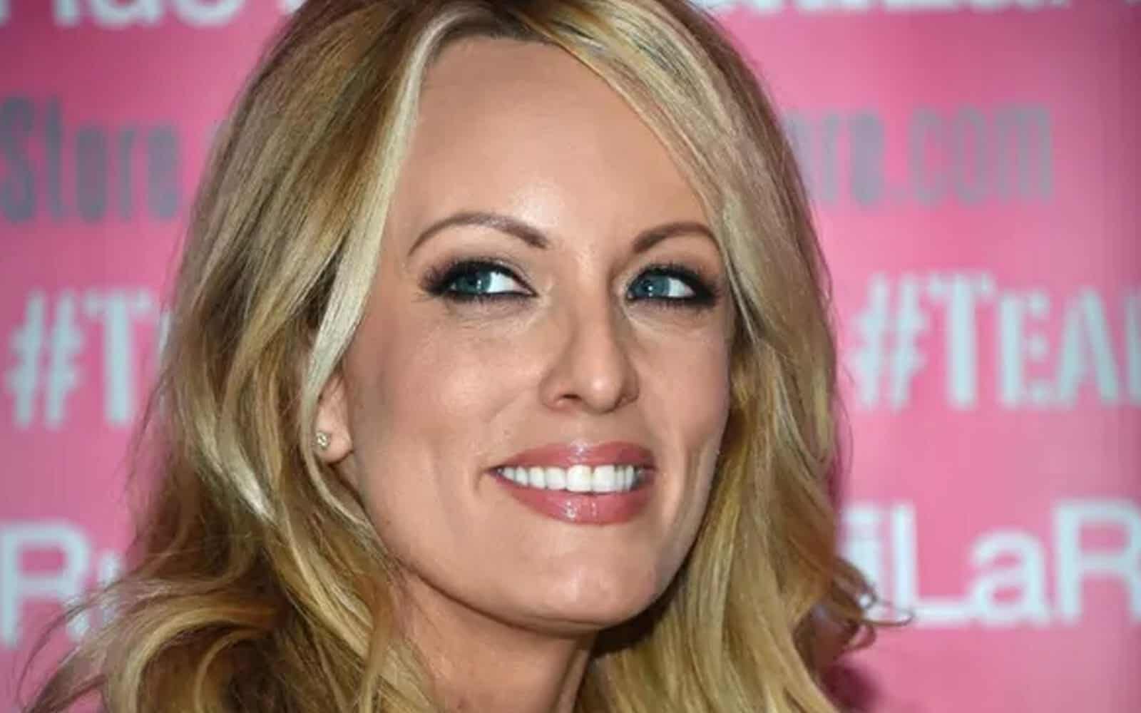 مارسا الجنس معاً.. من هي ستورمي دانيلز التي يُحاول ترامب إسكاتها وتفاصيل “الليلة الساخنة” ترامب يمارس الجنس مع دانيلز watanserb.com