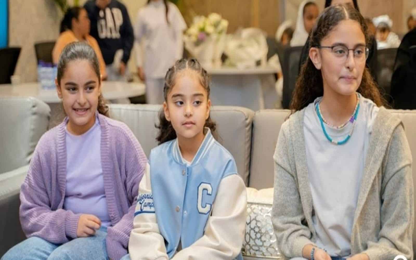 بنات أمير منطقة حائل يظهرن لأول مرة بإطلالات محتشمة خلال زيارة خيرية للأيتام بنات أمير منطقة حائل الجوهرة والعنود ومضاوي watanserb.com