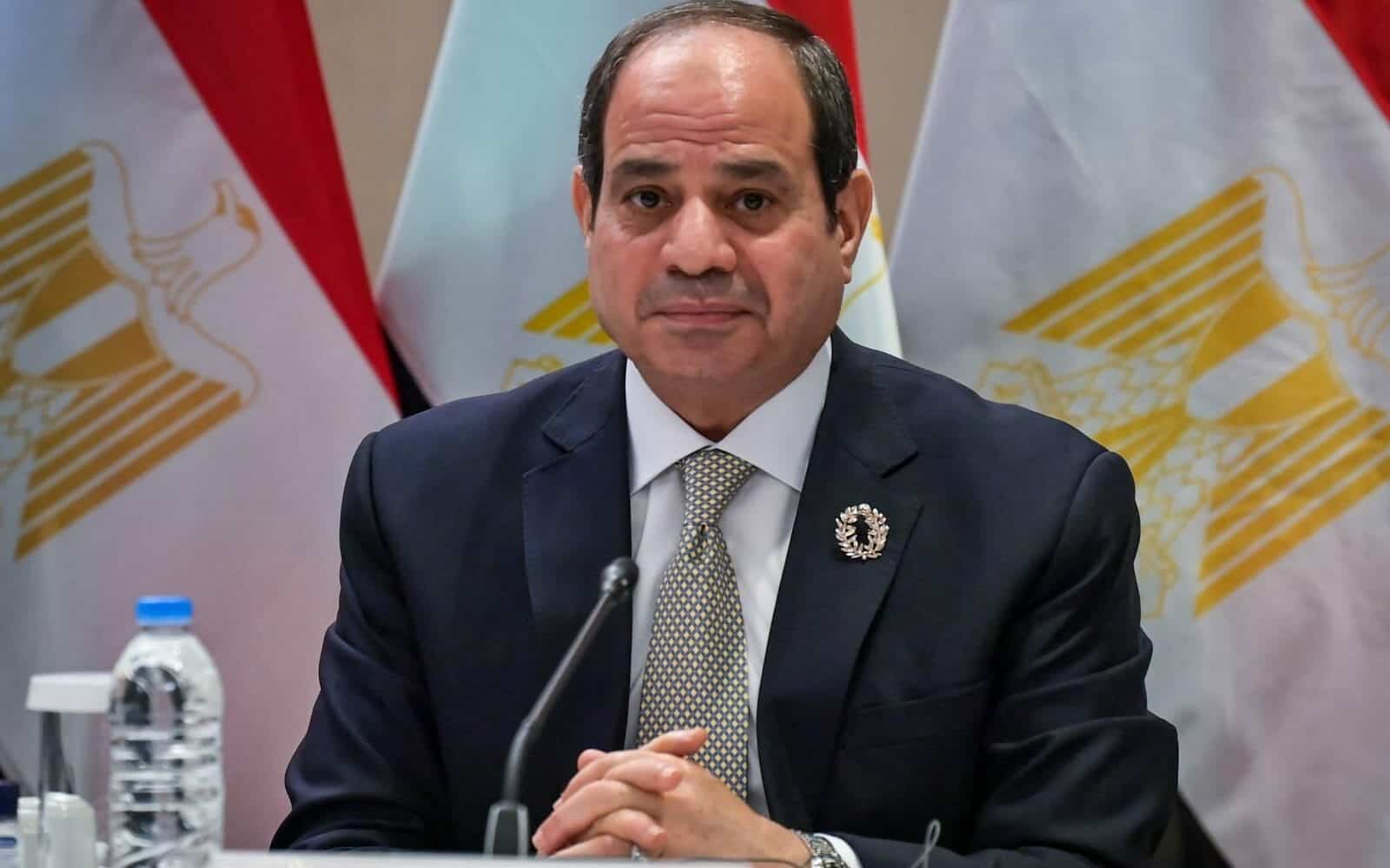 السيسي يعزل رئيس أكبر محاكم مصر بعد نصبه على أمير سعودي! السيسي يعزل رئيس محاكم مصر watanserb.com