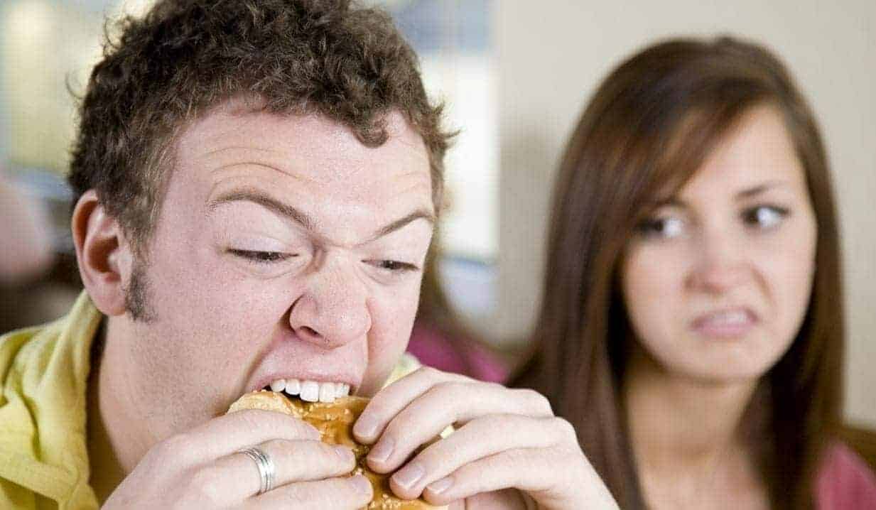 إثارة الأصوات عند الأكل