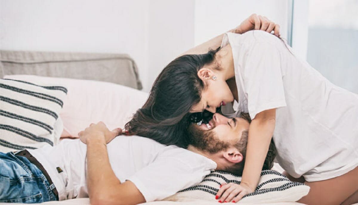 التحدّث مع شريكك على العلاقة الحميمة watanserb.com