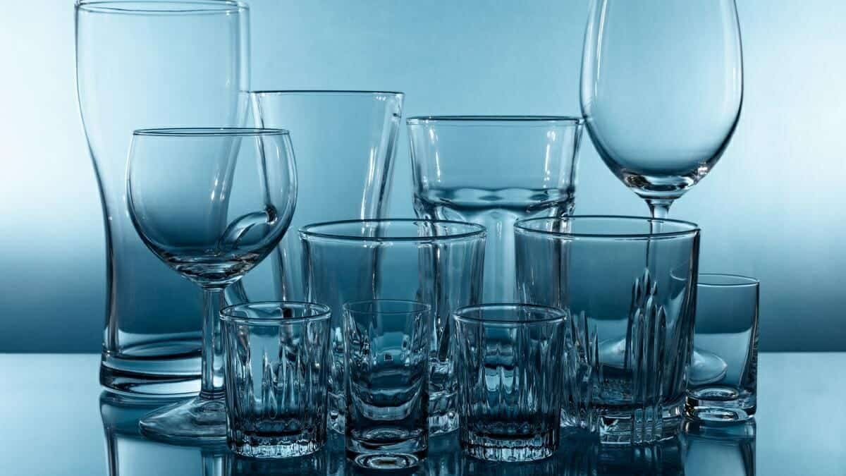 تُجفف الأكواب عن طريق وضع وجهها للأعلى