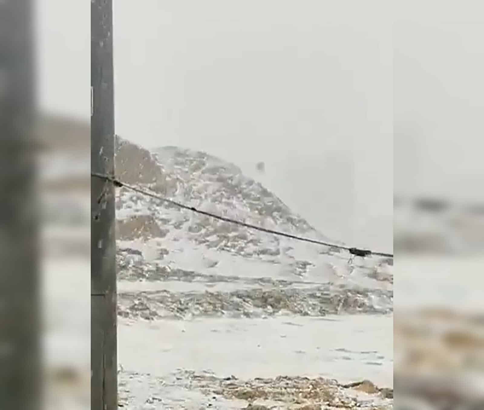 حدث نادر في سلطنة عمان بولاية العامرات وتفاعل واسع (فيديو) ثلوج ولاية العامرات watanserb.com