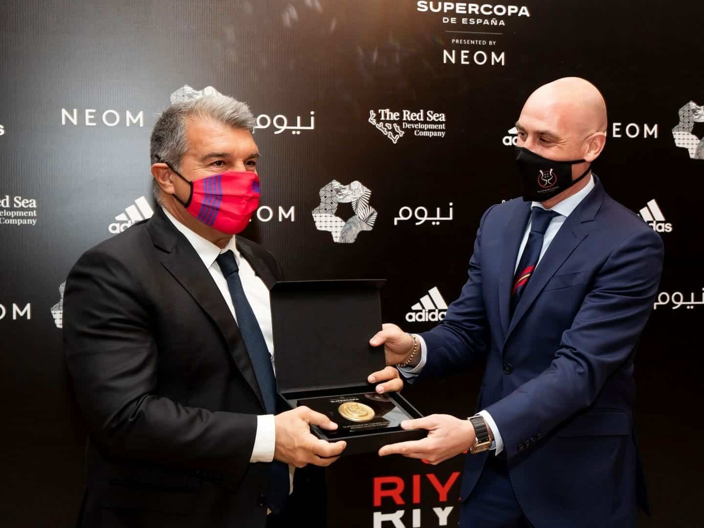 رئيس نادي برشلونة لابورتا