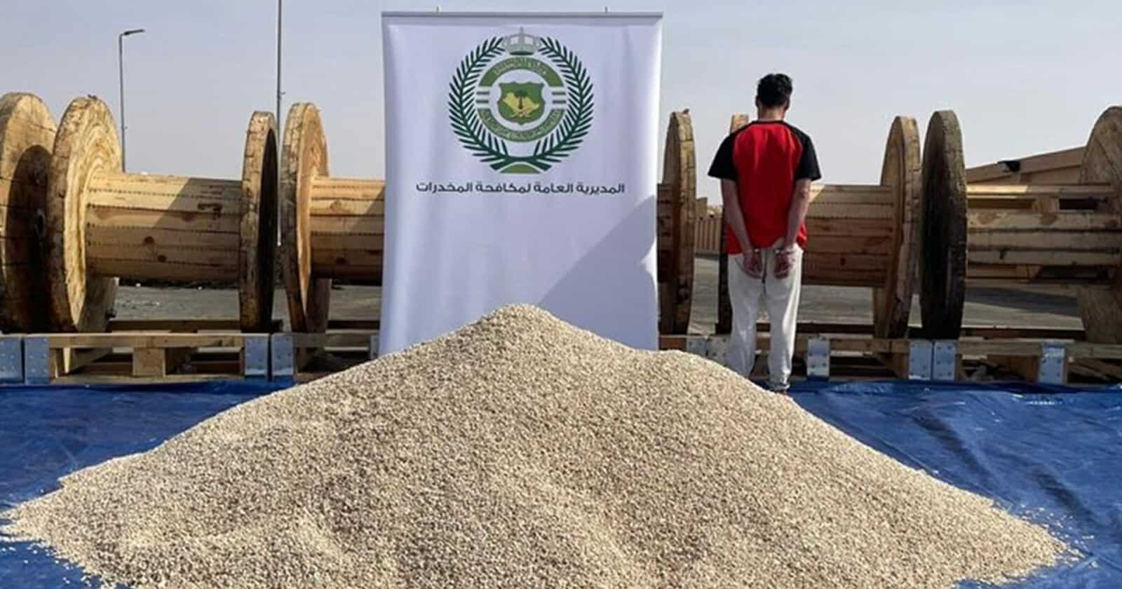 كلب يجنب السعودية شحنة مخدرات ضخمة مخبأة بطريقة شيطانية (شاهد) شحنة مخدرات في السعودية watanserb.com