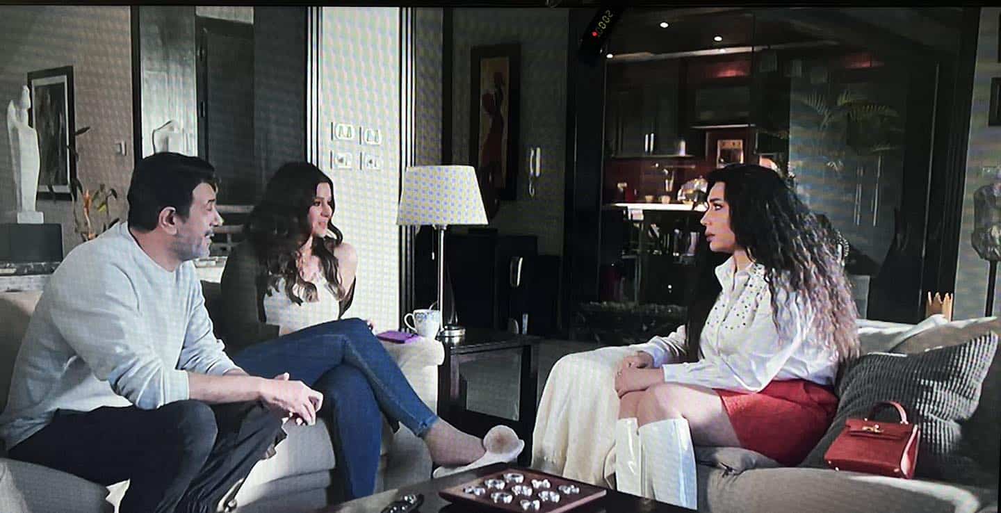 “شورت” يكشف فخذي عبير صبري بجرأة في “مسلسل جميلة” يثير جدلاً! عبير صبري في مسلسل جميلة watanserb.com