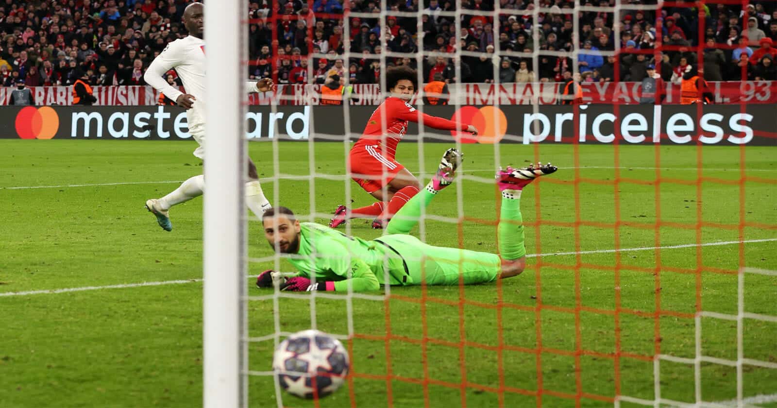 البايرن يُطيح بباريس وتأهل تاريخي للميلان على حساب توتنهام في دوري أبطال أوروبا (شاهد) هدف بايرن ميونخ في شباك باريس سان جيرمان watanserb.com