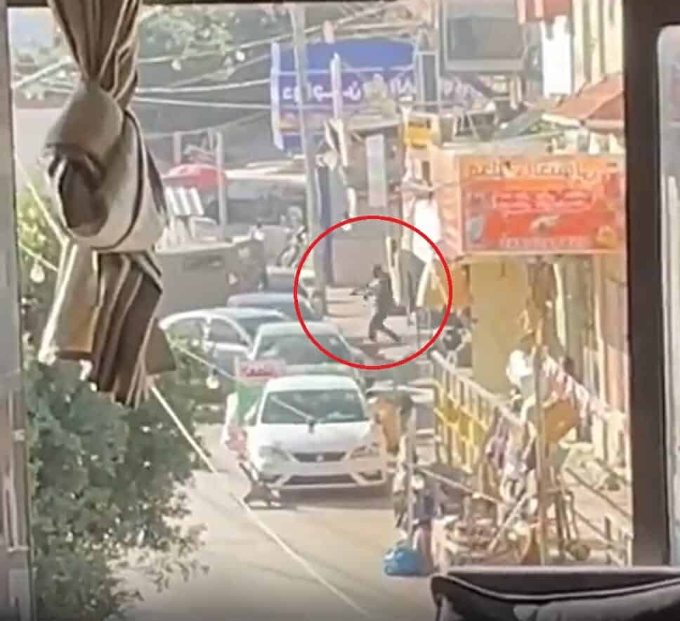 هروب القوة الإسرائيلية الخاصة بعد تنفيذ مجزرة جنين وسط احتجاز مدنيين كرهائن هروب القوة الإسرائيلية الخاصة التي اغتالت نضال خازم ويوسف الشريم في جنين watanserb.com