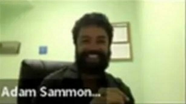 كان أحد الأعضاء يضحك بينما ألقى الاجتماع في حالة من الفوضى