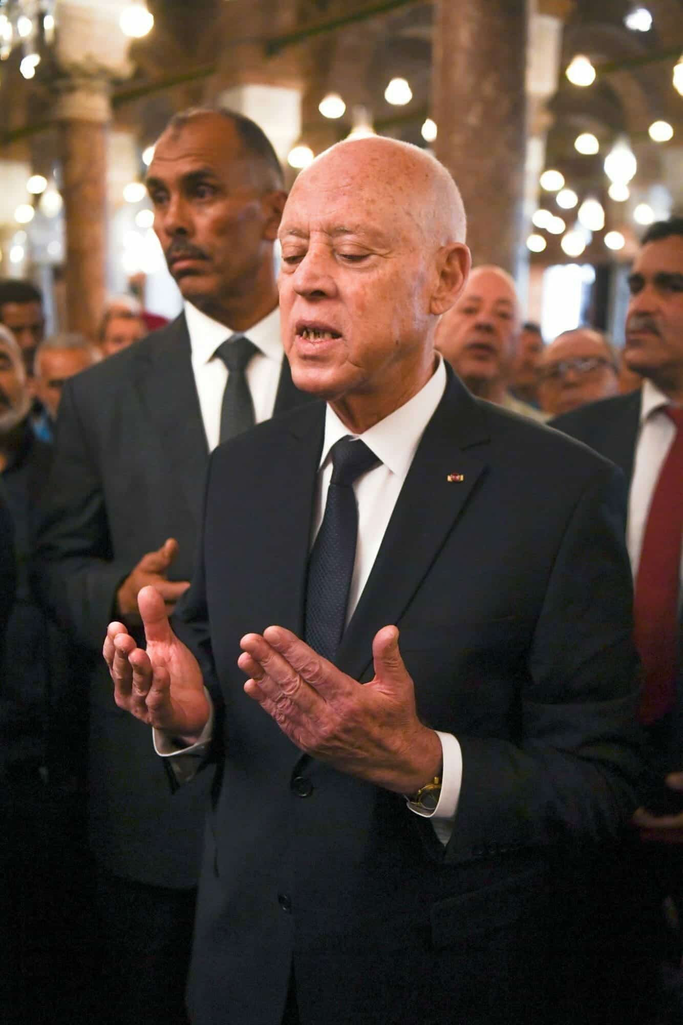 تحول رئيس الجمهورية قيس سعيد إلى جامع الزيتونة بالعاصمة بمناسبة عيد الفطر المبارك