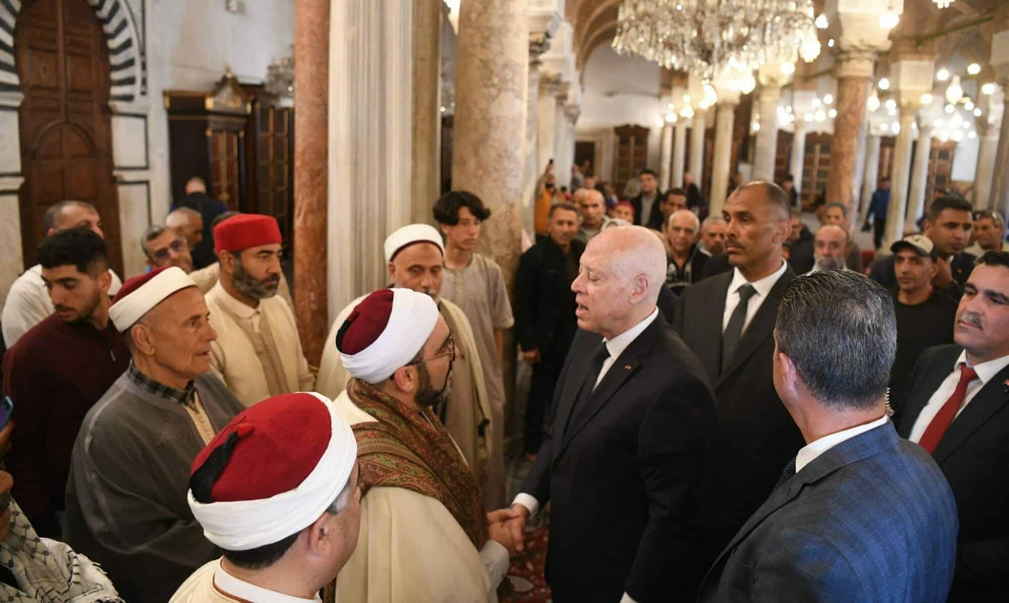 تحول رئيس الجمهورية قيس سعيد إلى جامع الزيتونة بالعاصمة بمناسبة عيد الفطر المبارك