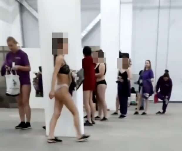 يُقال إن العمال في Wildberries ، التي تعادل أمازون في روسيا ، يتم تفتيشهم عراة مرتين في اليوم لإيقاف العناصر المحظورةالائتمان: East2West