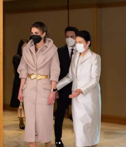 إطلالة أنيقة للملكة رانيا