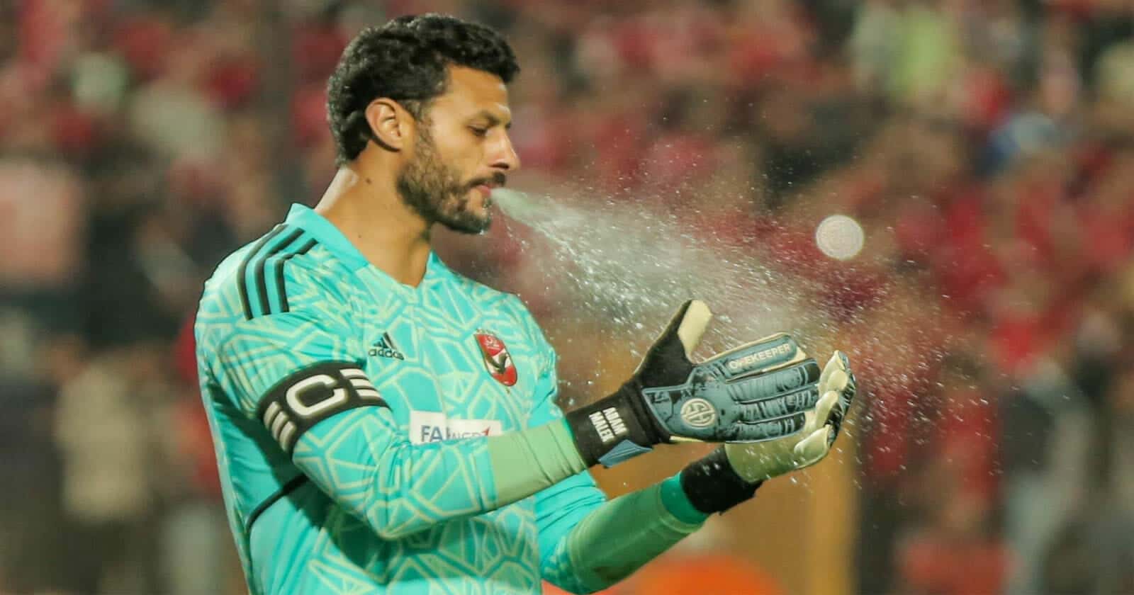 بعد طرده بالبطاقة الحمراء.. الأهلي يفرض عقوبة قاسية على الحارس محمد الشناوي الحارس محمد الشناوي watanserb.com