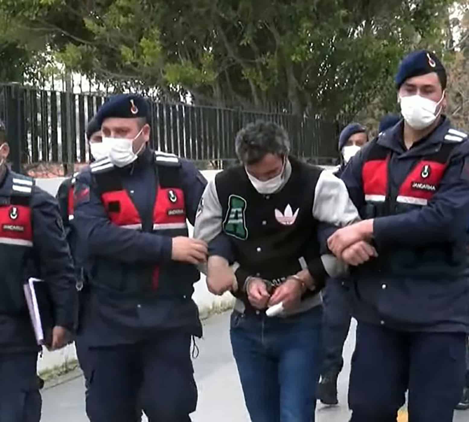 قطع قضيب رجل في حفلة جنس جماعي تركيا