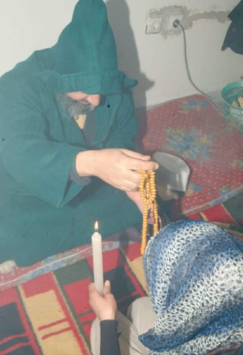 الساحر حامد الأعرج ينبش قبور الموتى ويستخدم مخ الميت في السحر