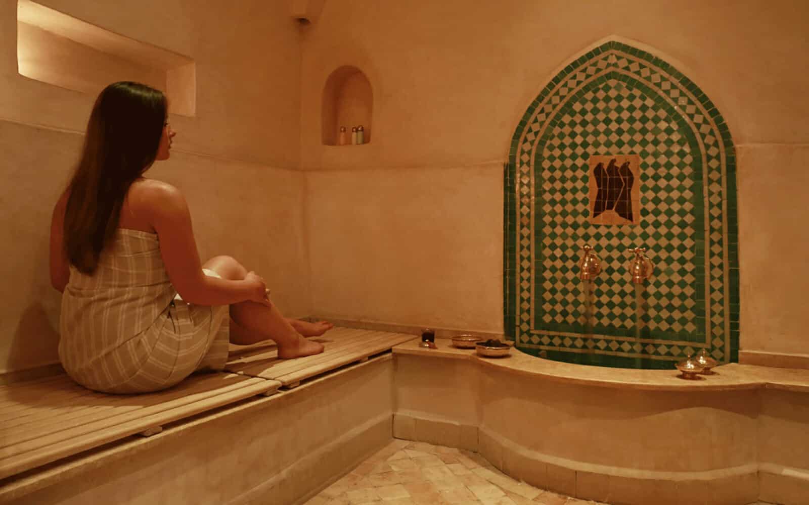 فضيحة تهز المغرب.. تصوير مغربيات خلسة داخل حمام شعبي وفتح تحقيق عاجل تصوير مغربيات داخل حمام watanserb.com