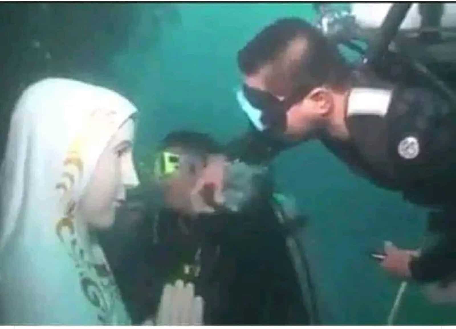 صورة تغزو السوشال ميديا لتمثال السيدة العذراء مريم في أعماق المحيط الهندي watanserb.com