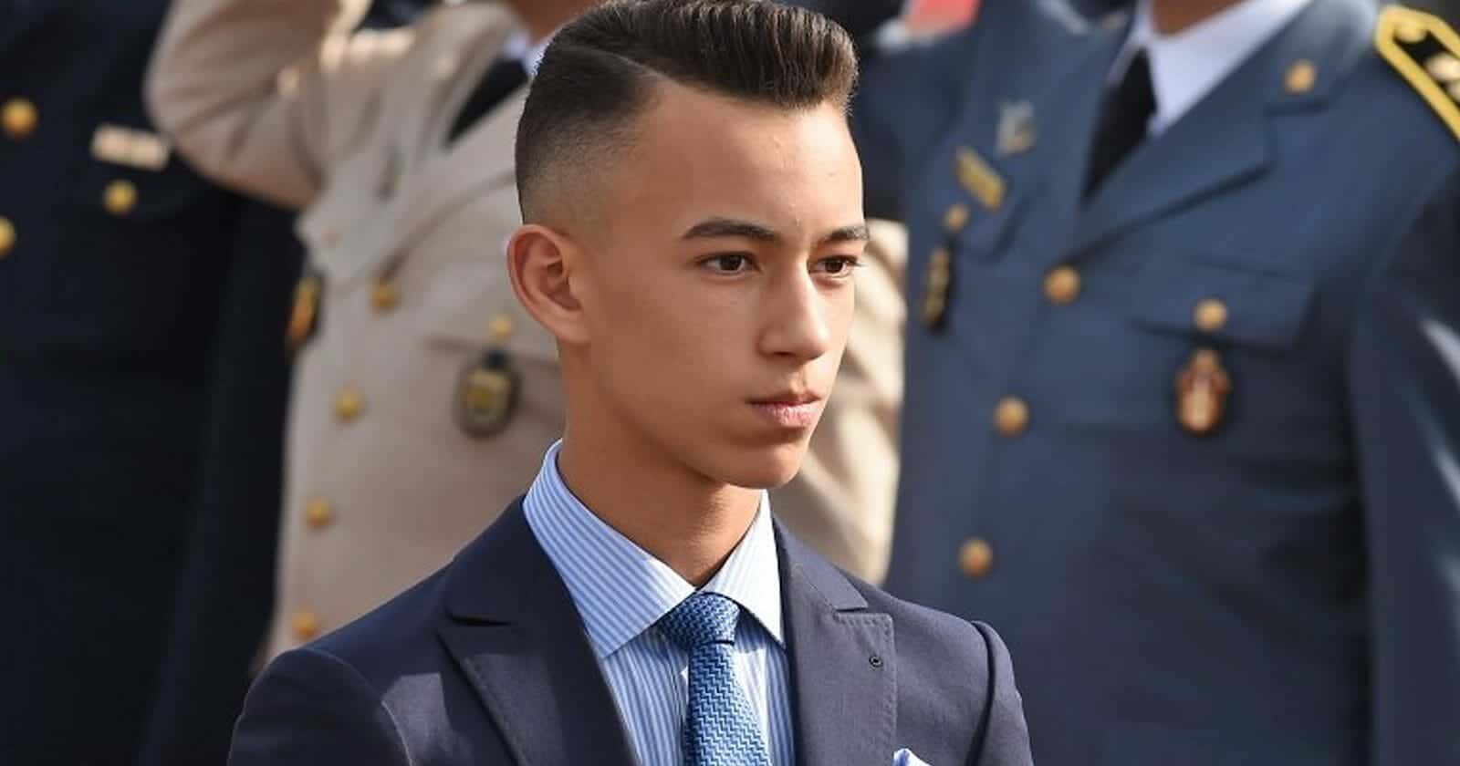 فيديو رسمي يستعرض حياة مولاي الحسن يتعمد نسيان والدته للا سلمى ويوحي بأنه يتيم! (شاهد) حياة مولاي الحسن watanserb.com