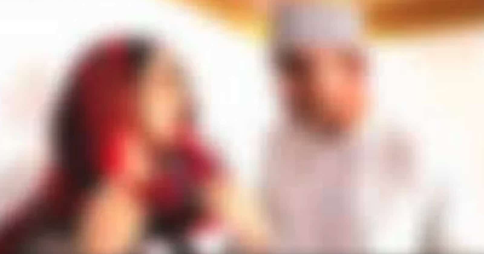 كشفت بطنها.. فتاة عمانية تتسوق بملابس فاضحة تثير جدلا (شاهد) فتاة عمانية تتسوق بملابس فاضحة watanserb.com