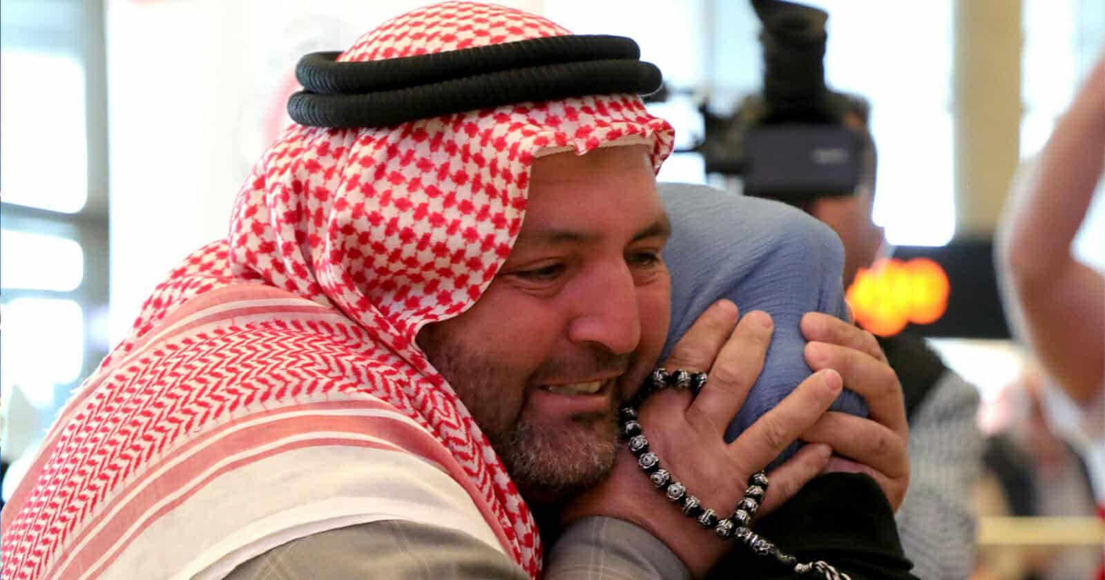 لم شمل الطفلة السورية حلا مع والدها في عمان watanserb.com