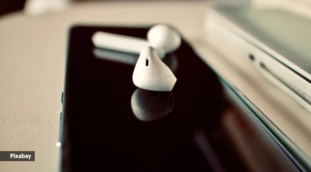 لماذا ينصح الخبراء بتوخي الحذر عند استخدام سماعات الأذن؟! لماذا ينصح الخبراء بتوخي الحذر عند استخدام سماعات الأذن؟! watanserb.com