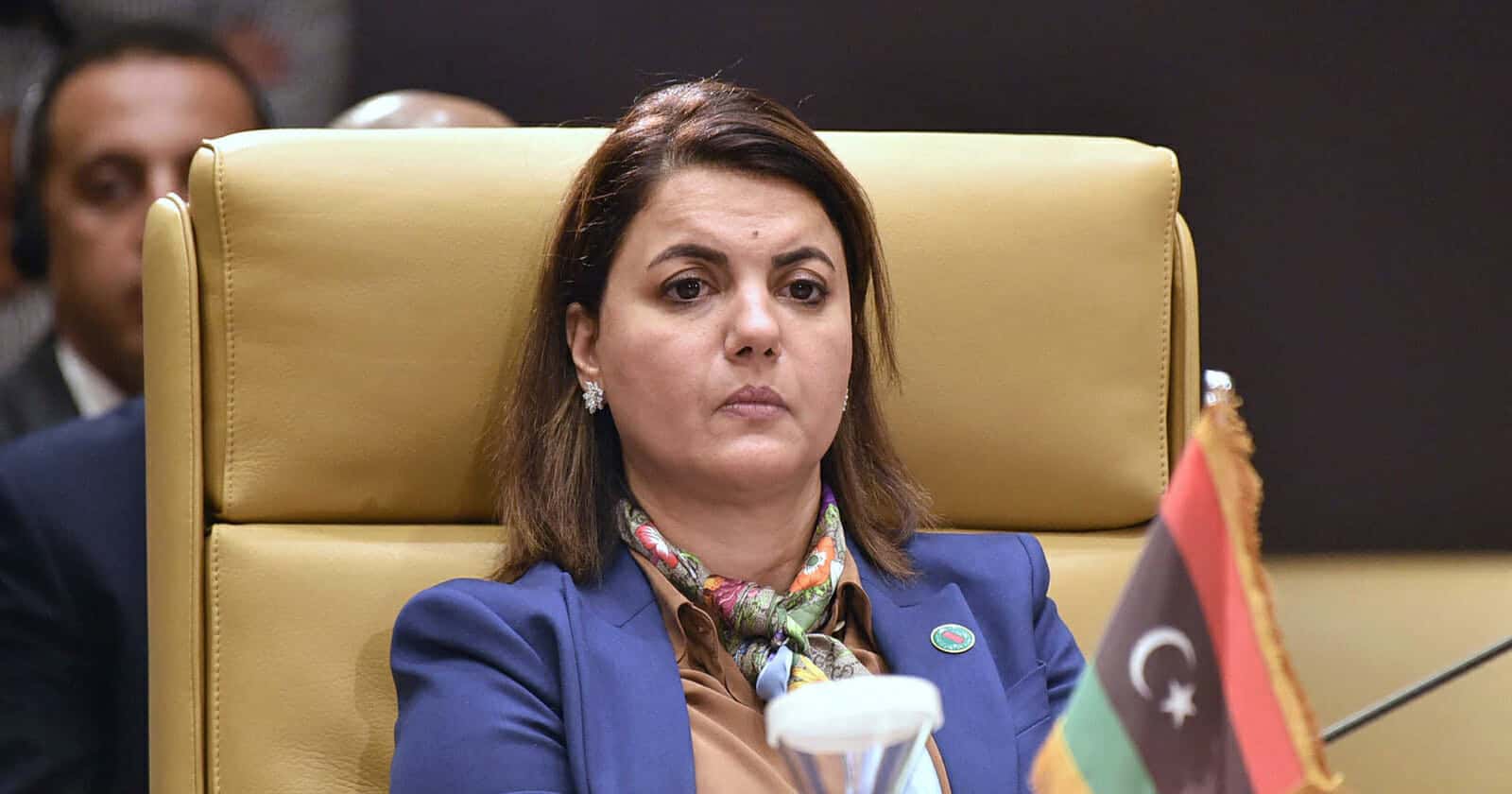 صورة لوزيرة الخارجية الليبية وبجانبها زجاجة خمور تثير عاصفة جدل وزيرة الخارجية الليبية نجلاء المنقوش watanserb.com