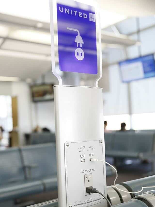 يجب عليك عدم شحن هاتفك الذكي مطلقًا في فندق أو مطار